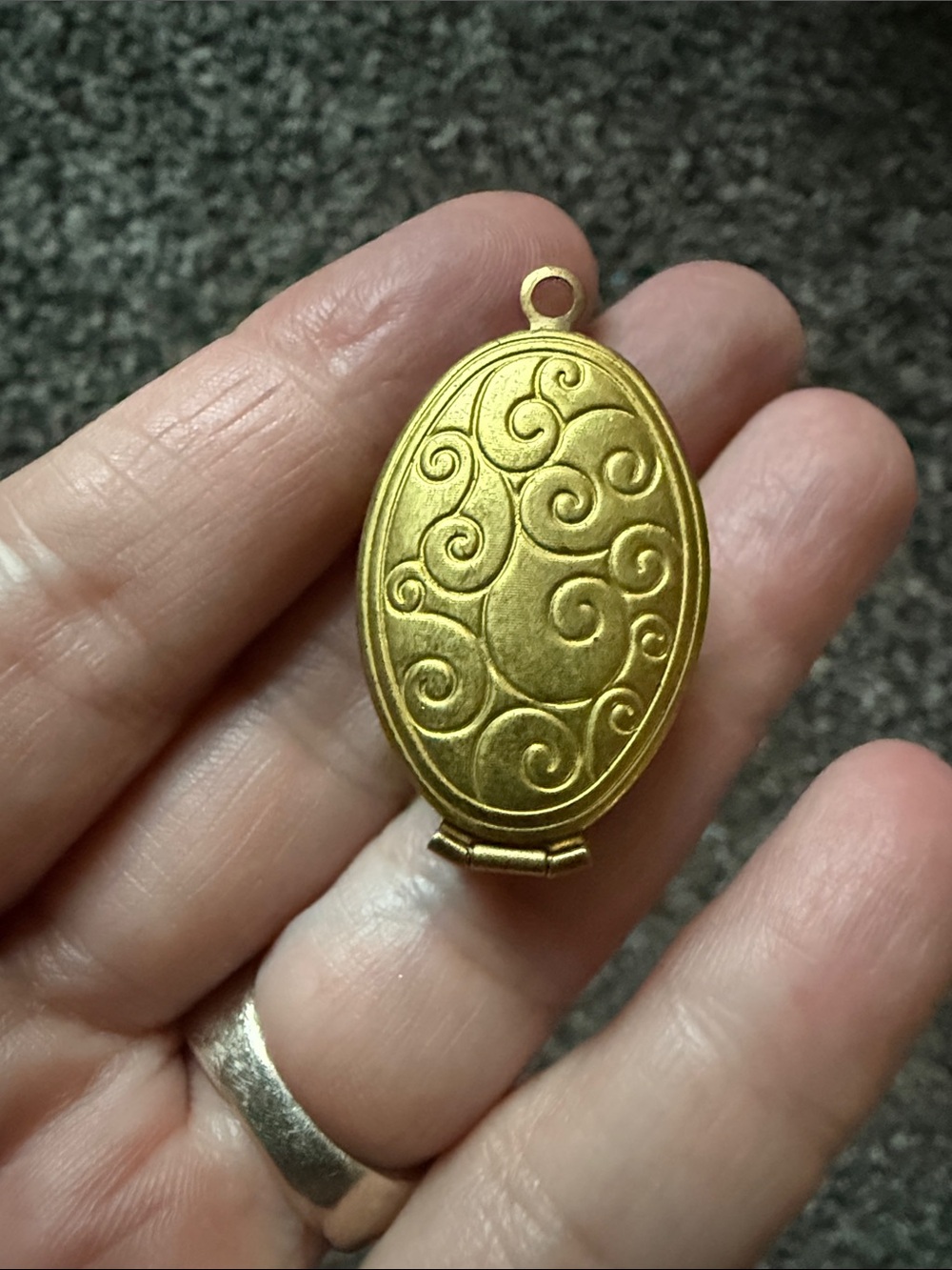 RARE 4 picture Gold Oval Swirl Locket - Womens Jewelry
